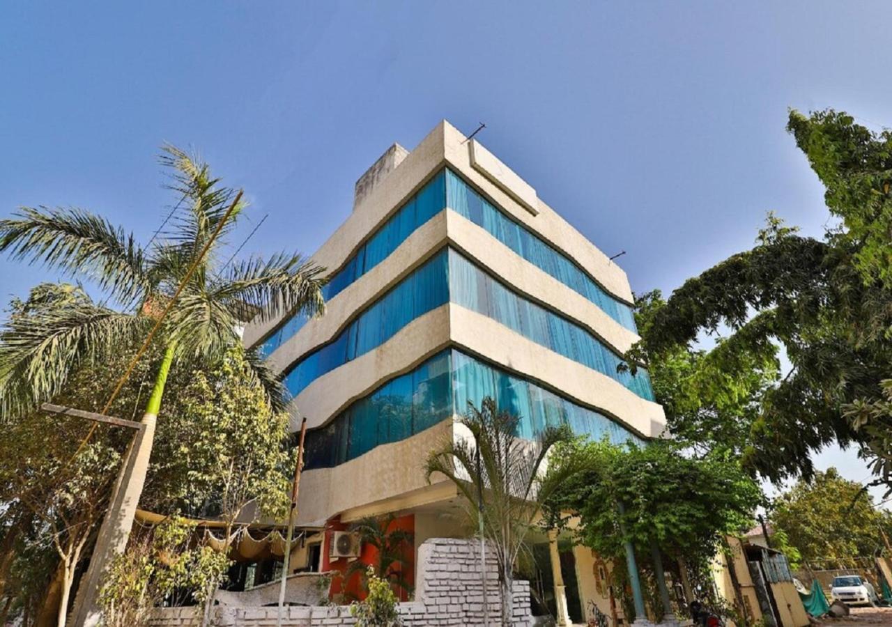 The Sky Imperial Hotel Yahvi Vadodara Dış mekan fotoğraf