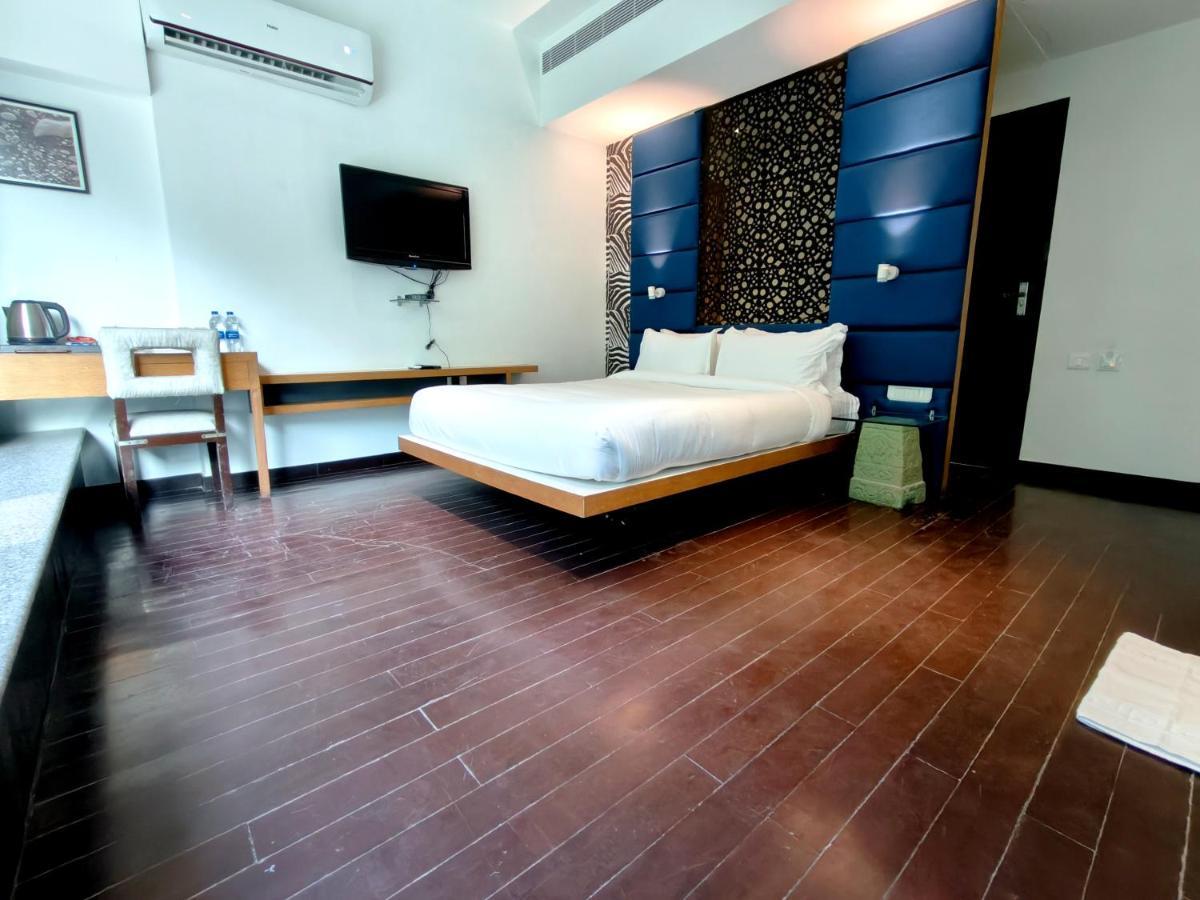The Sky Imperial Hotel Yahvi Vadodara Dış mekan fotoğraf